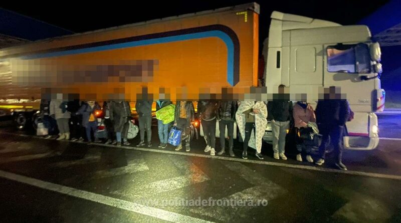 44 foreign citizens hidden in three vehicles, detected at Romanian Nădlac II crossing