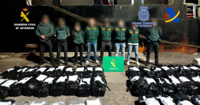 A freighter with 4,500 kilos of cocaine intercepted in the eastern Canary Islands and its 15 crew members arrested