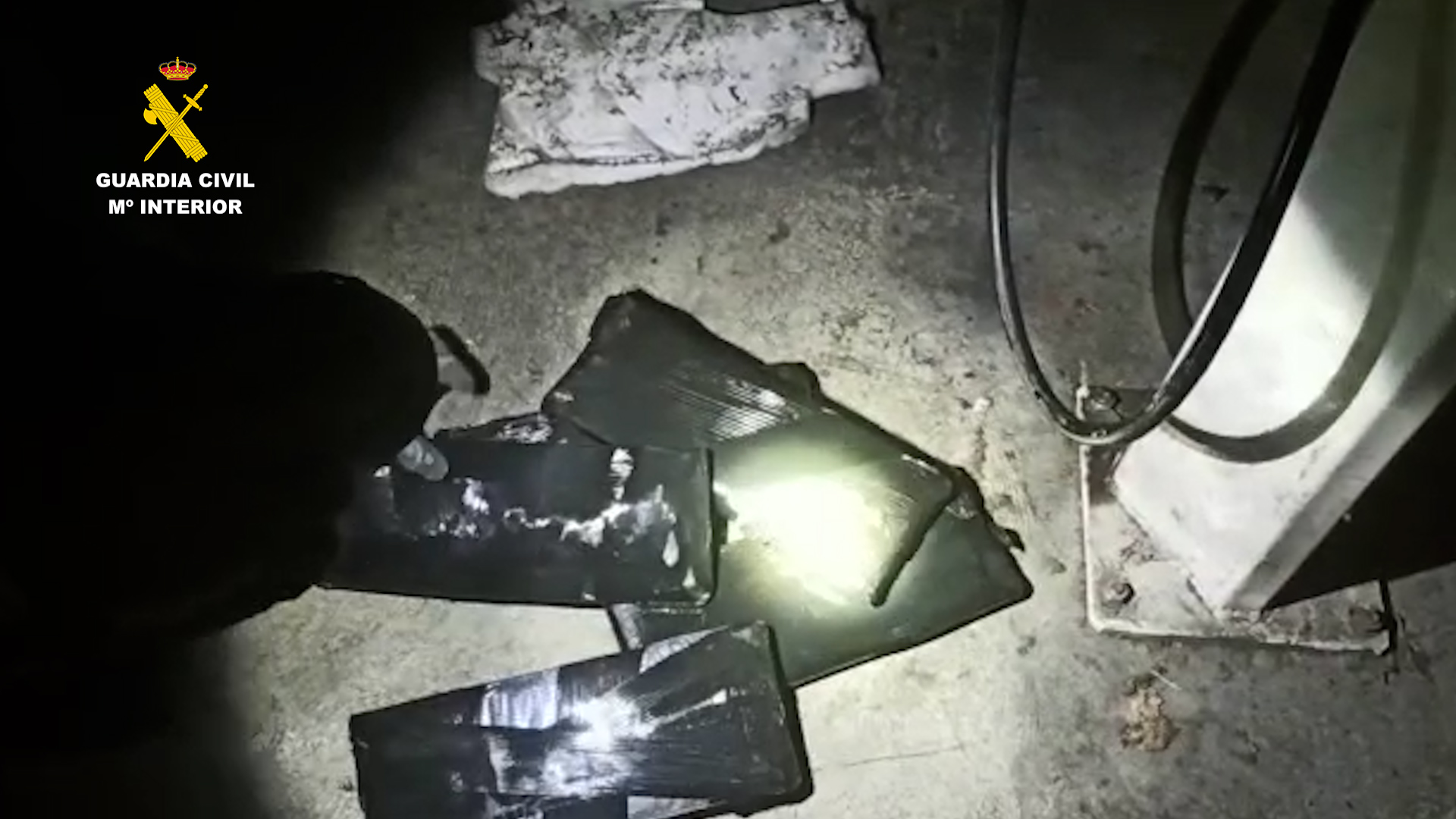 The Spanish Civil Guard seizes seven kilos of cocaine hidden in the ...