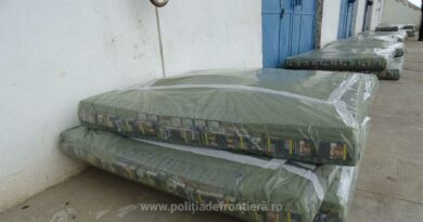 Over 650,000 cigarettes hidden in the roof of a semi-trailer, discovered by Romanian border police