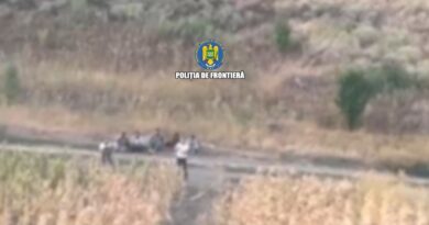 Five people detected at the Romanian-Serbian border after trying to enter Romania illegally Five people detected at the Romanian-Serbian border after trying to enter Romania illegally