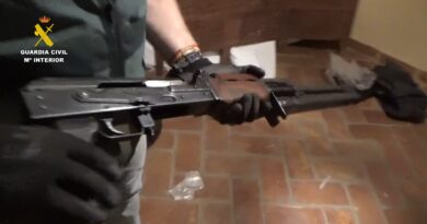 The Spanish Civil Guard seizes almost three tons of cocaine and four assault rifles hidden in a rural house in Guadalajara The Spanish Civil Guard seizes almost three tons of cocaine and four assault rifles hidden in a rural house in Guadalajara