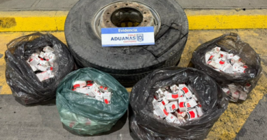 In Los Libertadores, authorities intercept contraband veterinary medicines hidden in a spare tire In Los Libertadores, authorities intercept contraband veterinary medicines hidden in a spare tire